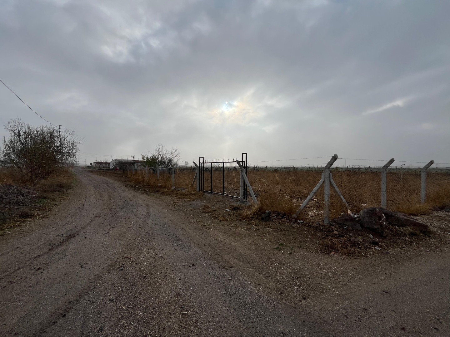 KAYSERİ DEVELİ SİNDELHÖYÜK MAHALLESİ KADANBAŞ MEVKİİNDE SATILIK HOBİ BAHÇESİ